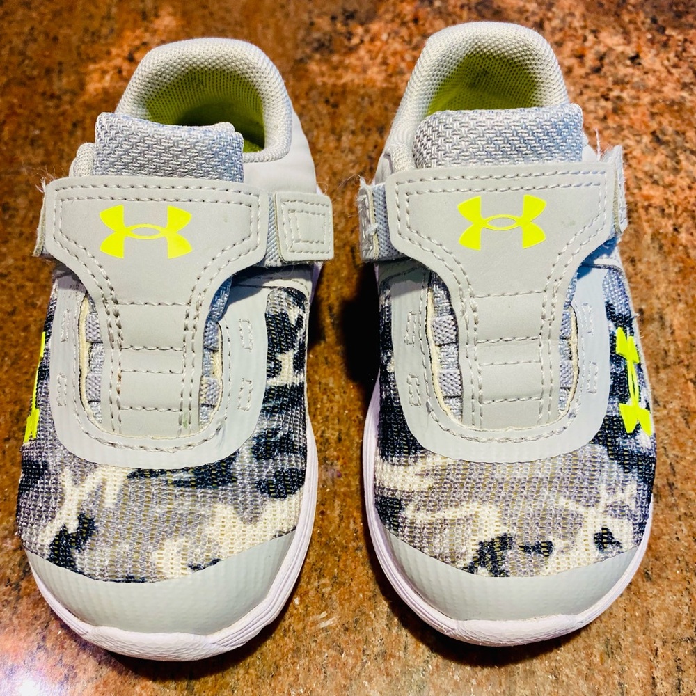 3 for $ 30 Under Armour Toddler Outhustle Mod Running Shoes